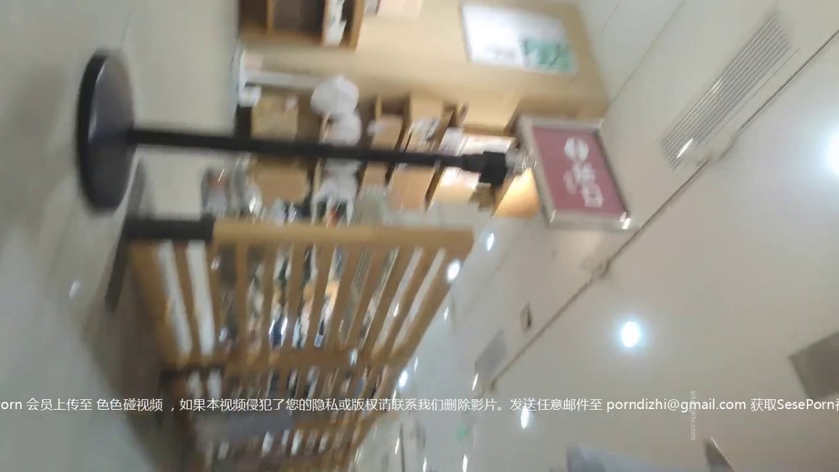 大师尾随偷拍  美女裙底风光很仙的紫色吊带连衣裙美女白色窄内夹出13缝+王心凌同款爱你裙子X感绿色蕾S内裤