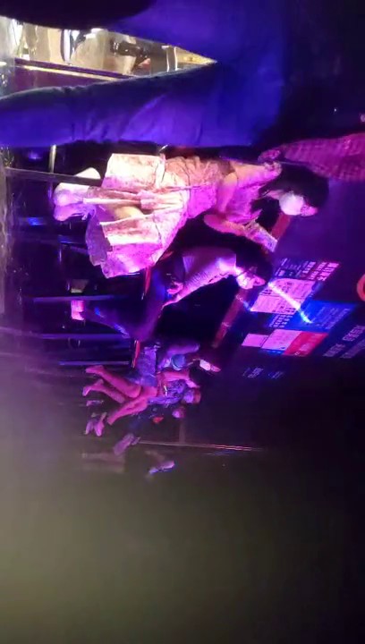 2022.12.10，【小小寻花】，舞厅选妃，灯红酒绿下莺莺燕燕，极品大胸小姐姐啪啪，纯天然难得！1