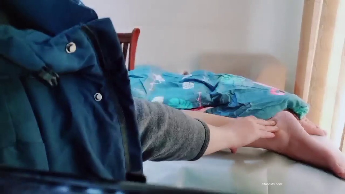 老中医SPA按摩会所，小哥和少妇吹牛逼后又操她的逼，针灸扎屁股，白皙丰满大屁股，掏出老二试探不反抗，果断插进去 好暖 (2)