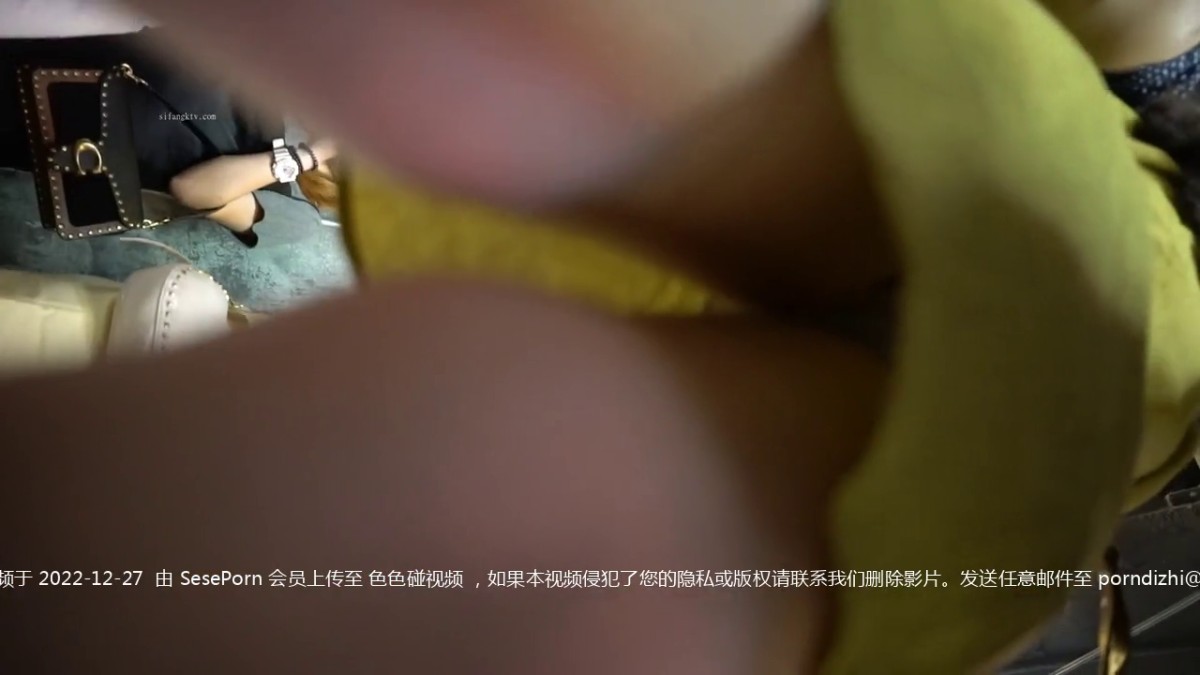 YC商场偷拍绿裙棕高跟绝美白领 情趣内裤前面清晰看到黑毛和穴痕