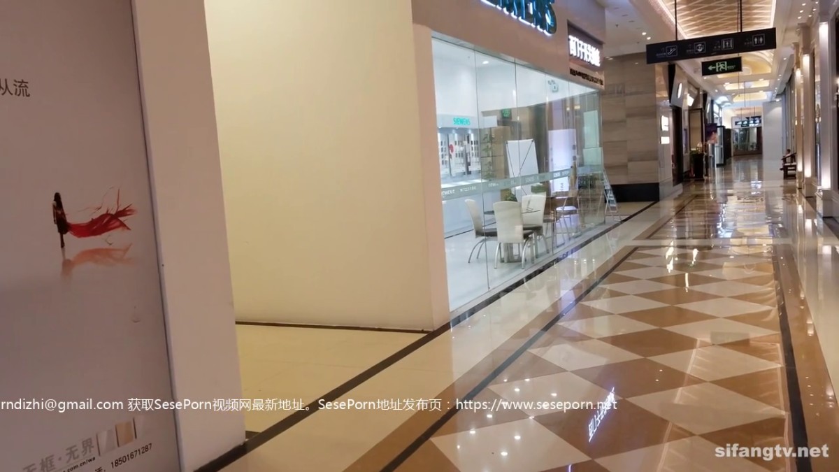 商场女厕全景偷拍-短裙高跟美女店长 非常干净的无毛馒头嫩逼