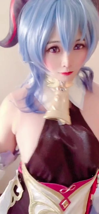 萌萌仙女下凡、甘雨化尽仙气喷射精液，一滴一滴射给你吃