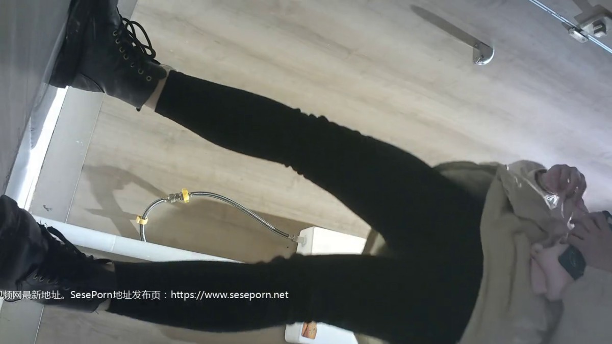 三个漂亮妹纸来献