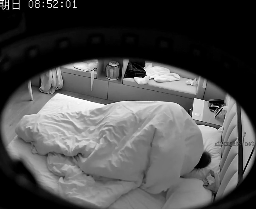 2023-1-15流出酒店偷拍 新台解密两对男女炮友开房天气冷胖哥鸡巴不给力貌似硬度不够女友很着急