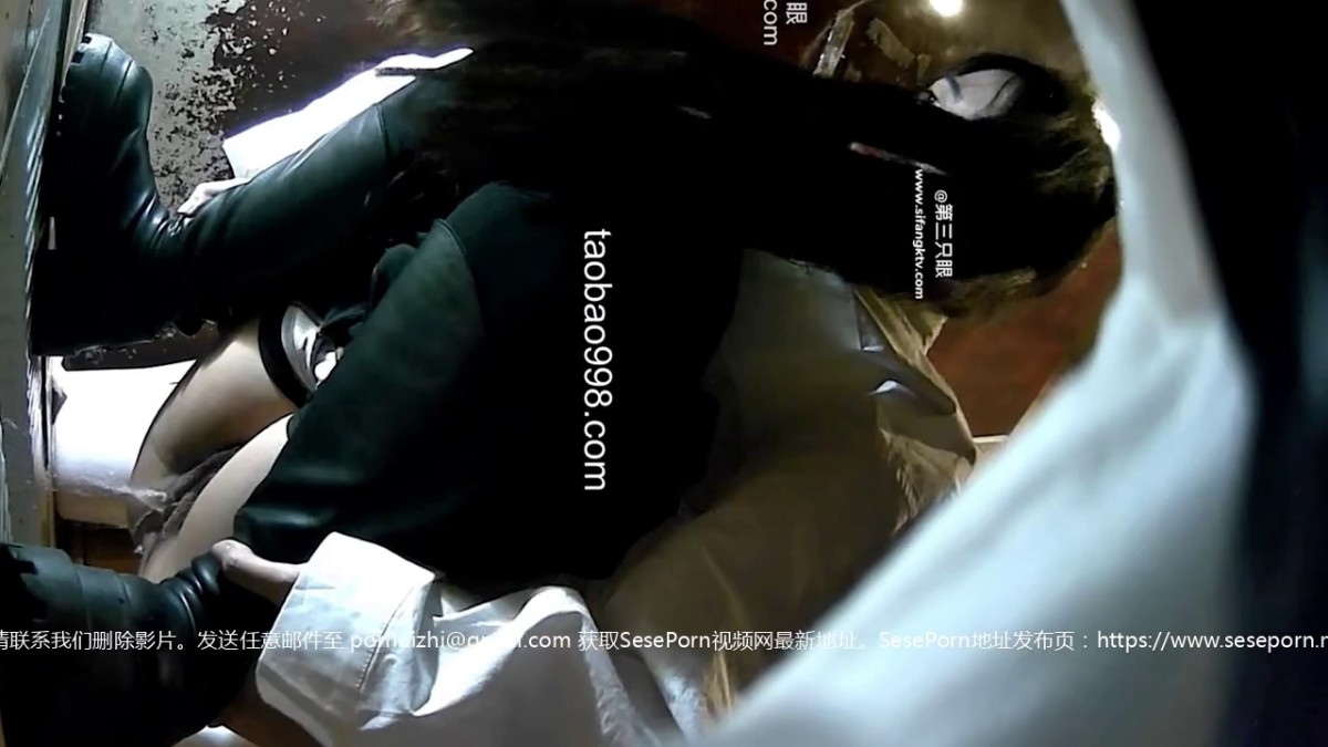 夜总会女厕偷拍长靴米黄长外套美女 稀毛肥鲍鱼细窄的逼缝