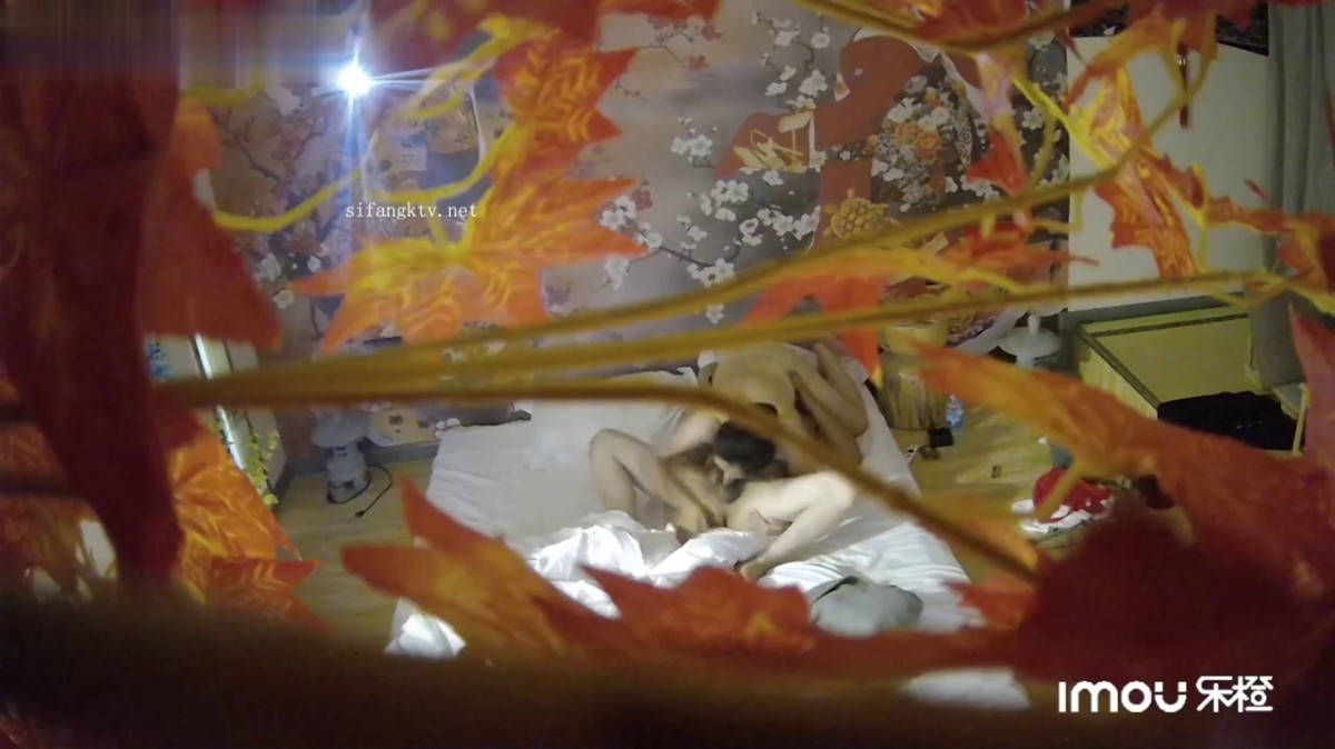 2023流出乐橙酒店枫叶房偷拍 大叔搞少妇女雀友六九互舔观音坐莲各种姿势草嗨翻