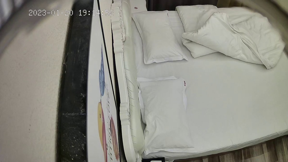 2020-1-20最新流出酒店偷拍 趁着儿子没有回家大爷年29和年轻貌美的儿媳妇开房偷情