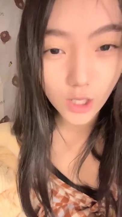 【熙熙子吖】，19岁，清纯大学生~!特写粉穴~柔逼自慰~爽到流白浆3