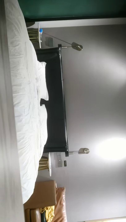 【超清AI画质增强】2022.9.30，【无情的屌】，大圈外围女神，23岁甜美小姐姐，舌吻亲逼逼，这对大胸好评