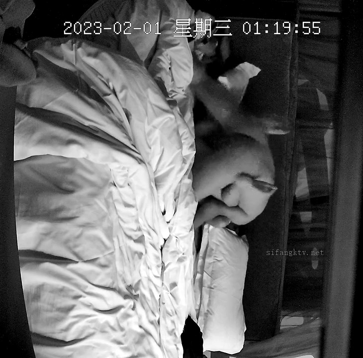 2023-2-1新流出酒店偷拍 大肚腩胖叔过完年找年轻漂亮情人发泄一下