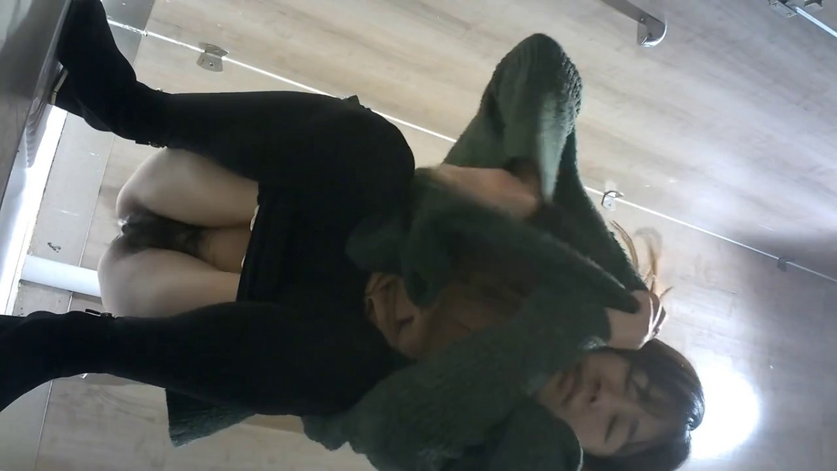 厕所收集五位身材非常棒的美女，不撸一发就是不尊敬她们