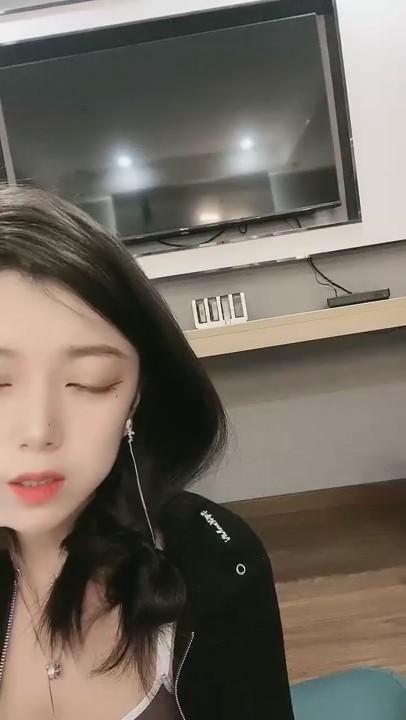 女神回归第三弹！【奶球】再约新男主~穿黑丝被干~真骚~1