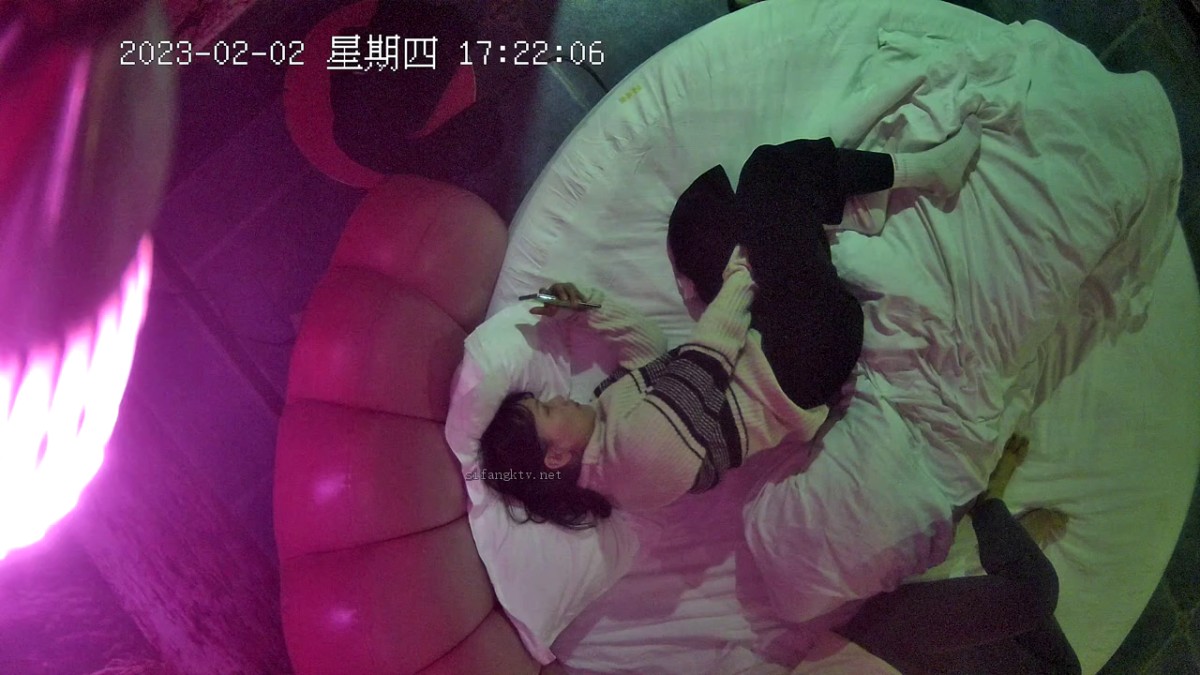 2023-2-2新流出酒店偷拍 少妇貌似犯了啥错误被男的训斥按在床上强迫做爱