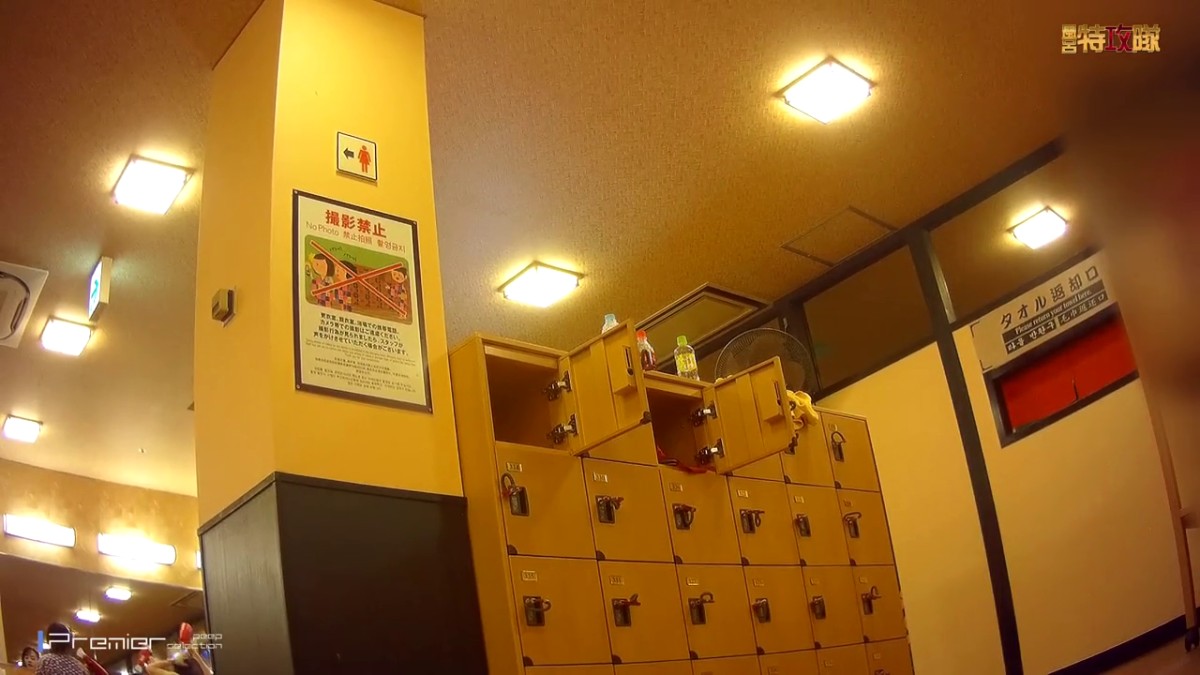 盗站新流温泉洗浴中心女宾更衣室内高清偸拍好多身材哇噻的年轻漂亮妹子发现一个孕妇美女阴毛多的吓人黑黑一团