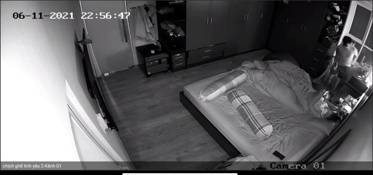 黑客破解家庭网络摄像头偷拍 有巨奶女友就是幸福（有声）3