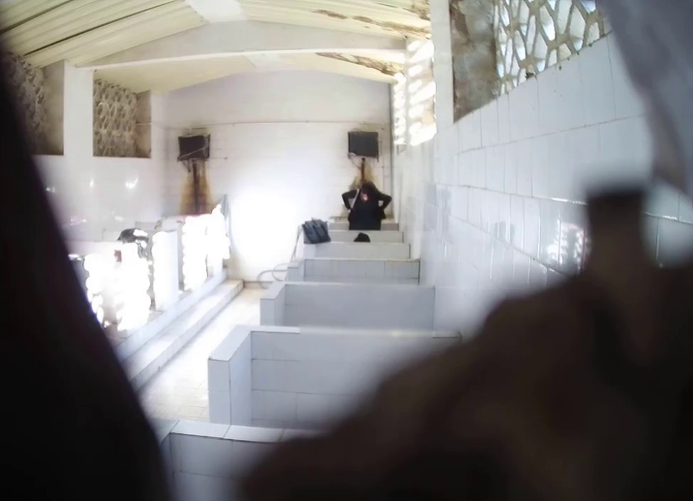 小镇赶大集来了一群漂亮的美女少妇 都不知道拍哪个好了