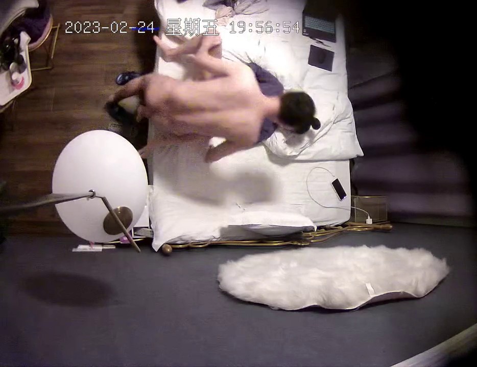 2023-2-24流出酒店偷拍 身材苗条的小情侣下班迫不及待开房来个快餐