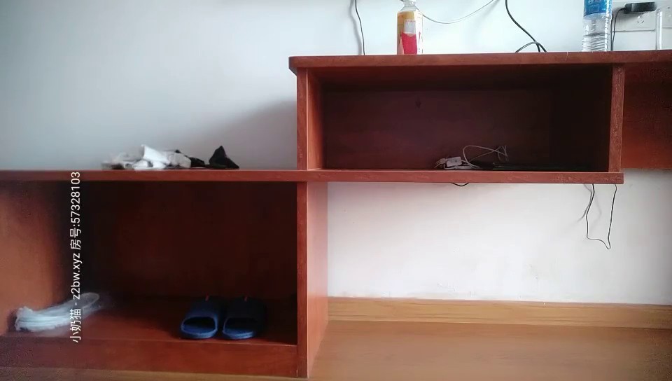 【足疗店小粉灯】偷拍3天多女~扫街达人，打桩机，少妇们这是赚钱吗？不，在享受4