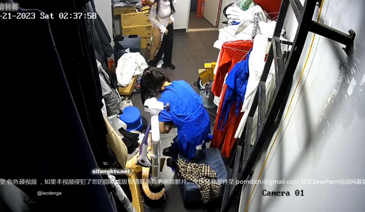 黑客破解摄像头偷拍 某剧场后台换衣间的美女们当着男助理面脱换衣服14