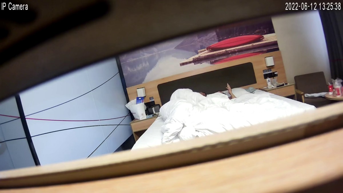 2022-6-12-14乐橙精品 未流出过的湖景房高清 偷拍极品御姐眼镜美女和男同事开房做爱