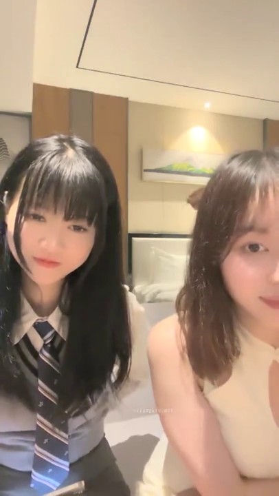 推荐~人气第一女神团！【玺囍】锦儿与新人美乳妮妮 自慰+4P~-玺囍_20230304-215405-869