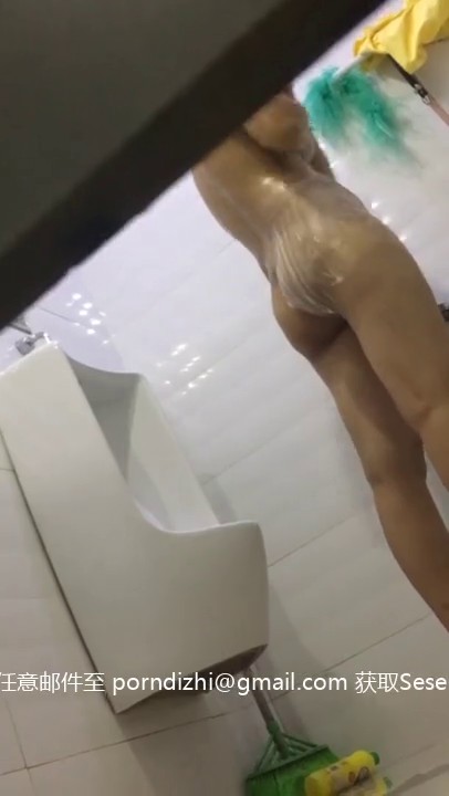 民宿酒店偷拍一起旅游的爱吃辣的辣妹子 阴毛相当茂密