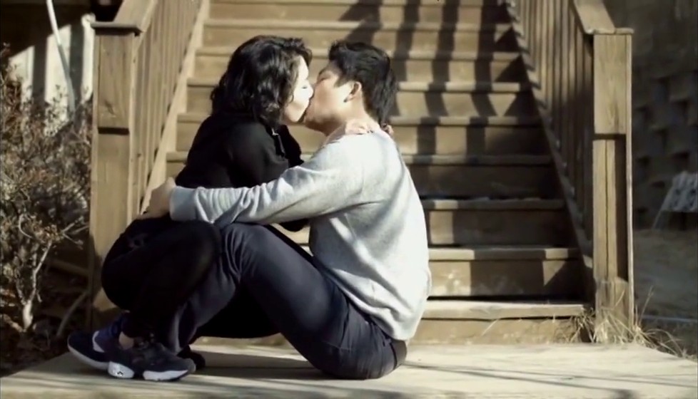 家里有这样的妹子打扮骚骚受不了诱惑要操啪啪作品《深情触摸保姆迷人字幕版》激情佳作 美女风情真赞硬了