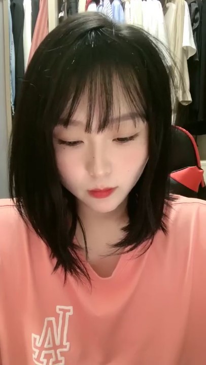 哈尔滨-胖次 ：给哥哥比个心，刷礼物啥都不看的就是好大哥，白嫖的可是烂屁眼哈哈哈，射到我嘴里好给你解解渴，靠不要