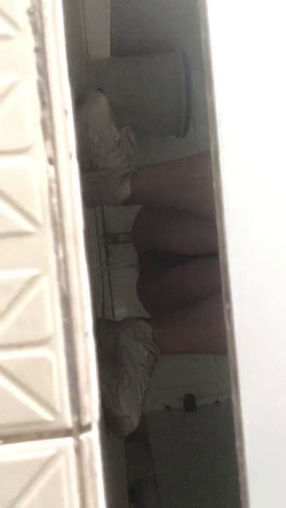 正面全景商场女厕逼脸同框偸拍超多年轻小姐姐小少妇方便，发现稀有极品正宗一线天，真的好看