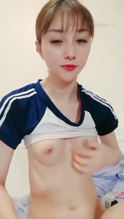 颜值不错苗条身材长腿妹子自慰秀 黄瓜带套抽插全裸掰开逼逼特写非常诱人 很是诱惑喜欢不要错过