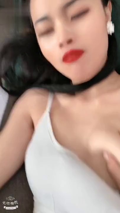 福建骚婊子，跪在客厅上 被主子修理，无套啪啪，口爆吃精！