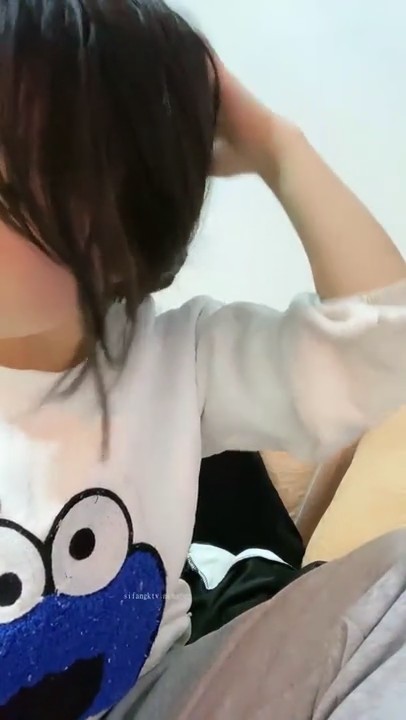 这个姿势牛逼了！【小包子妹妹呀】可爱的学生妹，带着闺蜜宿舍一起啪啪，都是白嫩可人，操爽-小包子妹妹呀_20230309