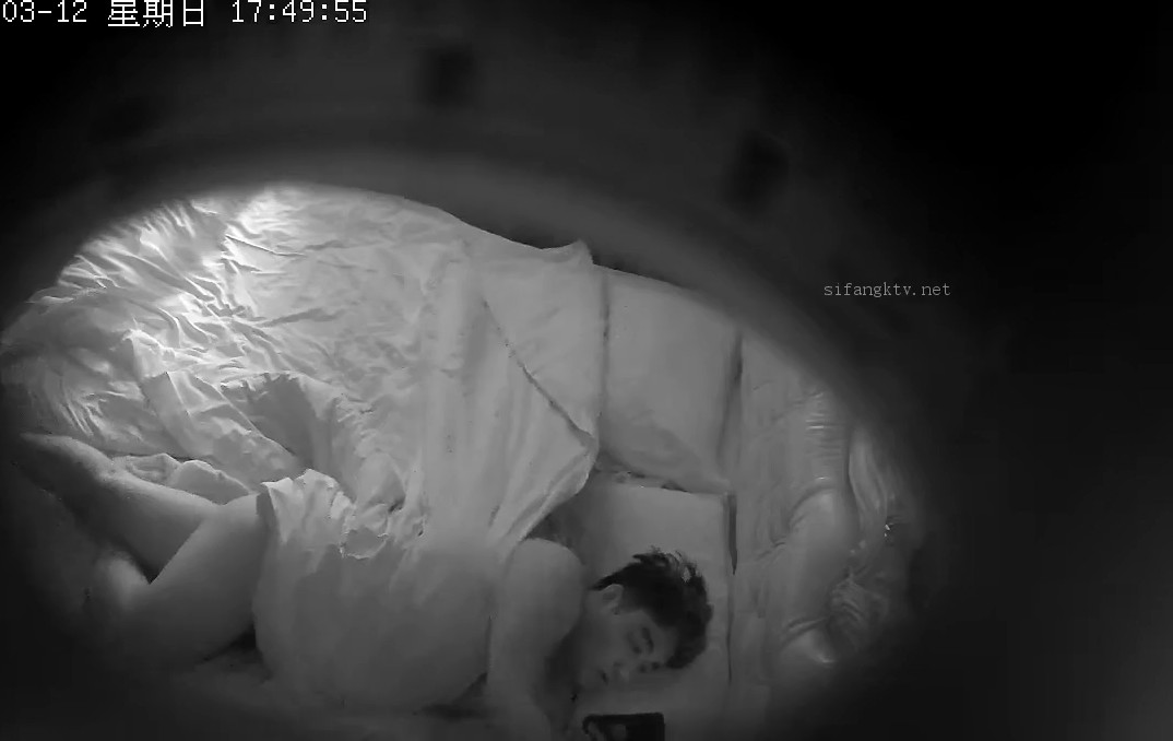 20230314流出酒店偷拍 极品学妹黑丝诱惑 俊男同性相交非常辣眼-2