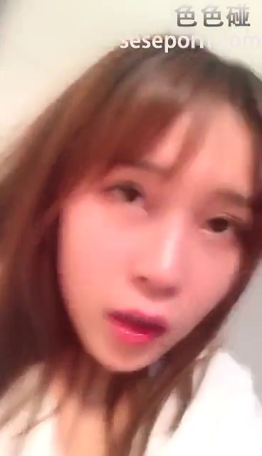 高颜值长相清纯萌妹子KIKI第二部 黑色道具JJ抽插自慰高潮喷水逼逼无毛很是诱惑