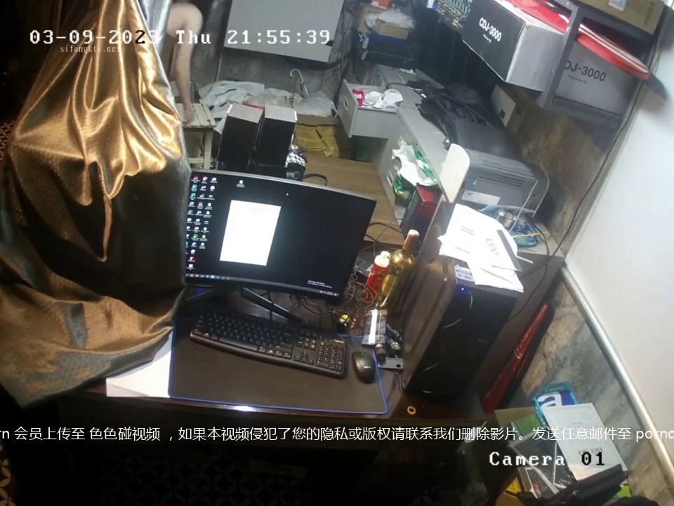 黑客破解监控摄像头远程偷拍 模特后台换衣欣赏她们完美身材