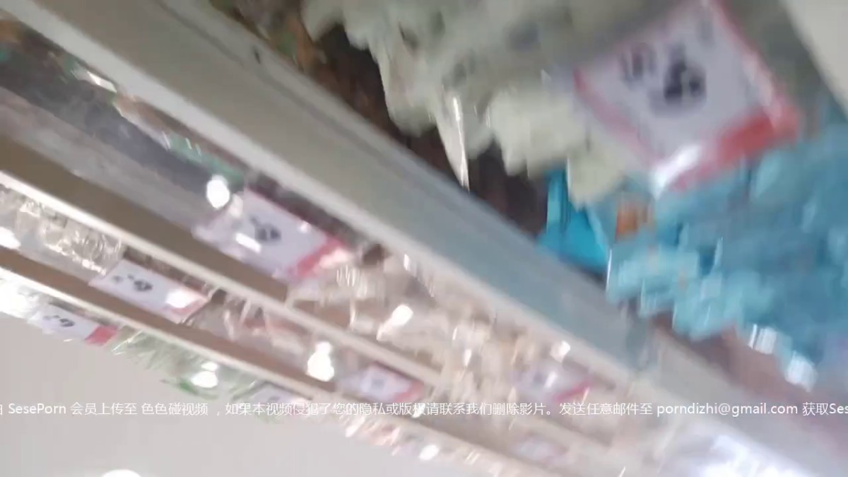 零食店，奶茶店，小食店，cd三个穿了万恶安全裤的妹子