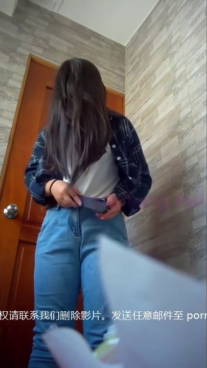 厕拍达人景区女公厕全景偸拍后续 各种高质量气质小姐姐方便 白肤翘臀诱人阴阜非常哇塞 (8)