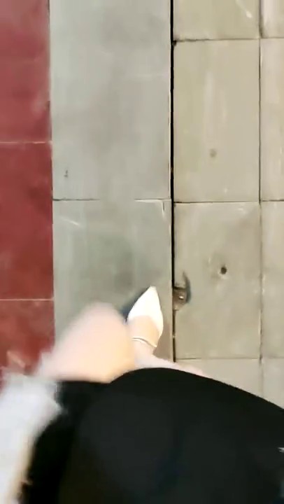 户外一姐，【瑶瑶想喷喷】，马路开档，跳蛋喷水~老人活动室专场，大爷们要是看见了受得了吗4