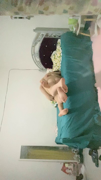 2023.4.12，【佳人有约】，尿哥重出江湖，单身独居小少妇，做爱好疯狂被子踢落地！2