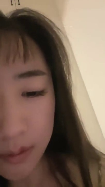 颜值人气女神！~【月亮是我撸弯的】，关注已久，终于被干了！透明蕾丝，肤白貌美，被纹身大汉爆操1