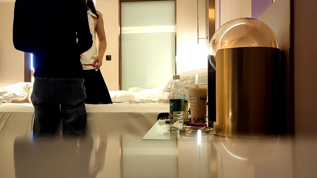 2023.4.30，【好累探花】，19岁山西大学生，蹦蹦跳跳来约炮，护士情趣装，抠逼爆操