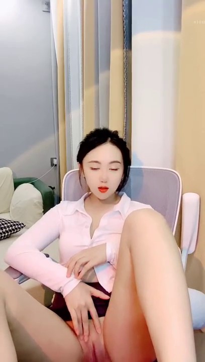 绿播转黄播~极品颜值【okk】白虎逼 全身尤物完美~直接撸了，黑丝美乳配上无毛粉逼，爱了3