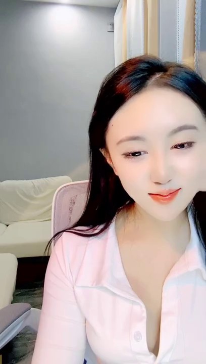 绿播转黄播~极品颜值【okk】白虎逼 全身尤物完美~直接撸了，黑丝美乳配上无毛粉逼，爱了1