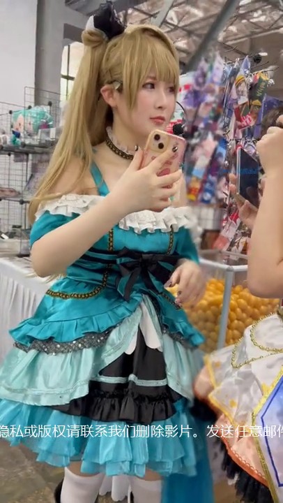 大神漫展尾随偷拍美女裙底风光 萝莉主持人蕾丝内可爱进试衣区CD妹子懵