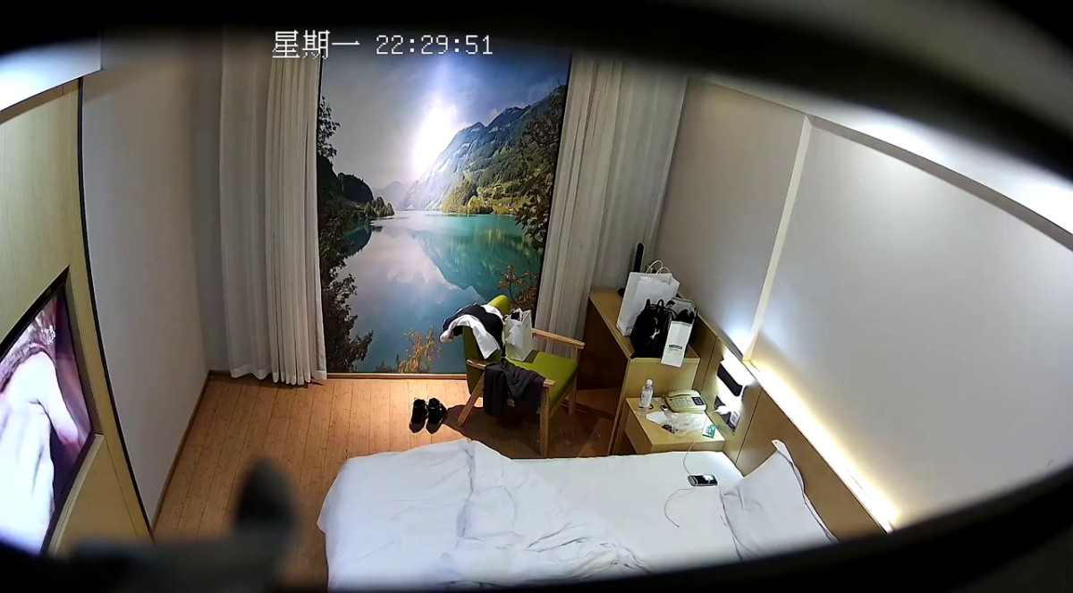 漂亮女神主播气质少女灵兮0111一多自慰大秀 身材苗条淫水多多 自慰插穴很是淫荡