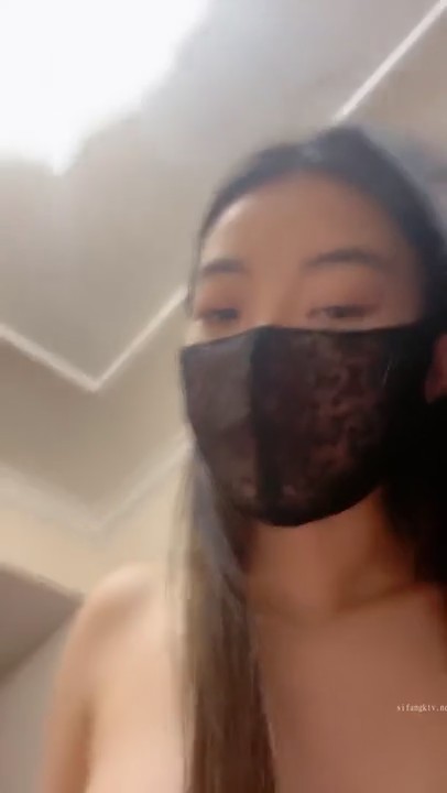 新女神降临！令人窒息~【空姐非非】，看美女尿尿，这是憋了多久，直接喷出，惊鸿一现露脸2