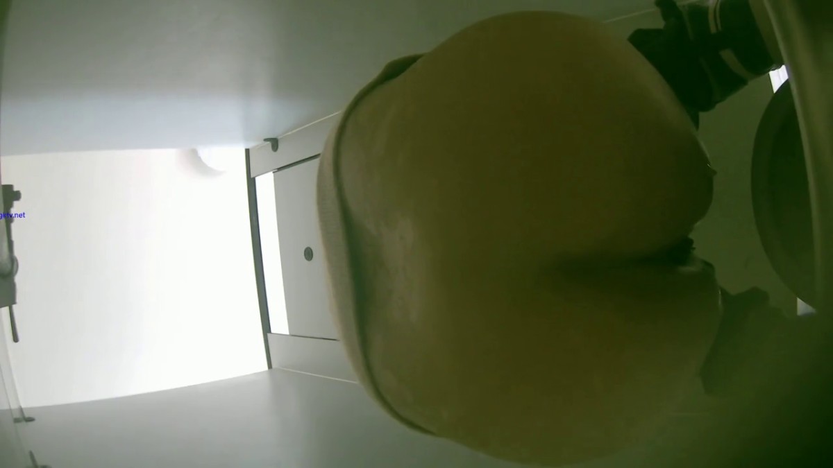 私房六月最新流出大学城附近女厕 全景后拍 洛丽塔女神压轴出场