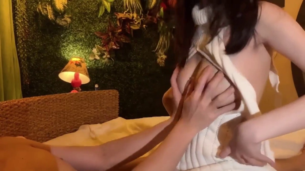 “主人我可以吃你大鸡鸡吗？想要吗？想！上来自己动”00后巨乳小母狗骚出天际 主动骑乘伺候主人 呻吟勾魂