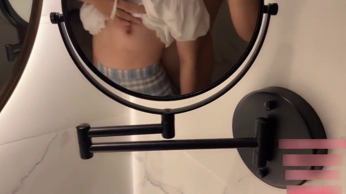 顶级反差清纯小嫩妹 想被任何男人操，性感的白袜搭配极品的身材清纯靓丽，青春的肉体肆意蹂躏