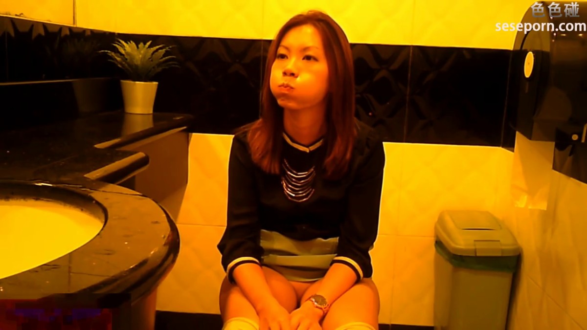 坐盗市最新流出新加坡高级宾馆坐厕偷拍有几个妹子长得还可以